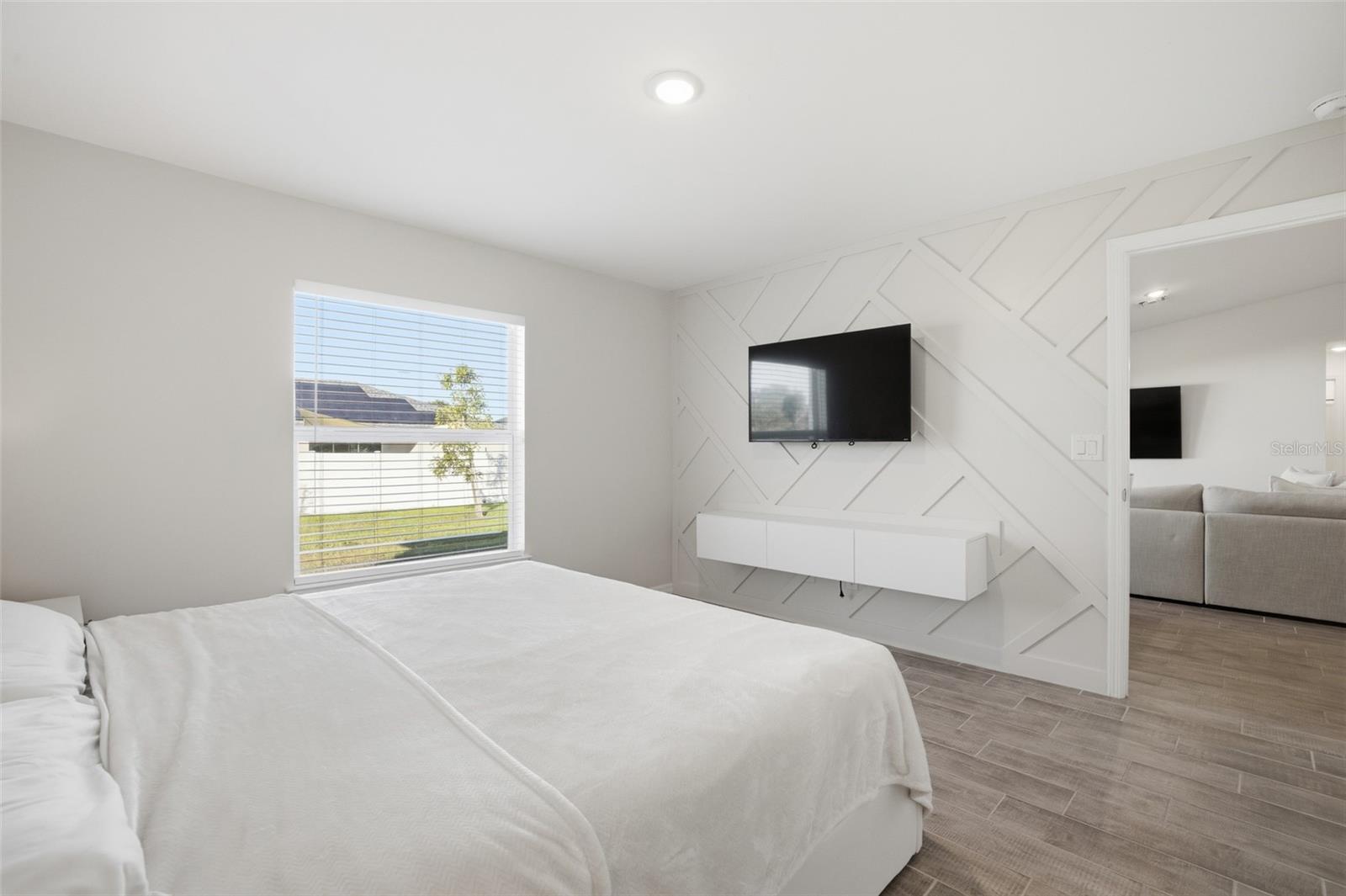 Image 23 of 41 For 1910 27th Place