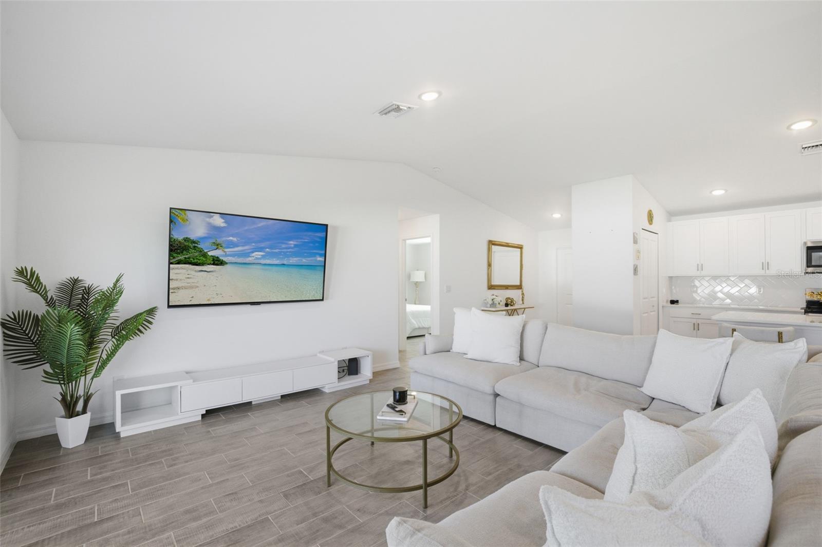 Image 4 of 41 For 1910 27th Place