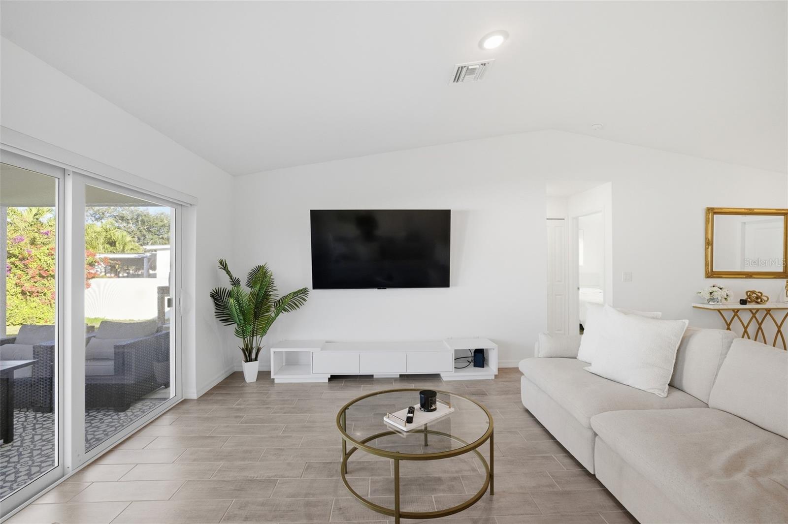 Image 6 of 41 For 1910 27th Place