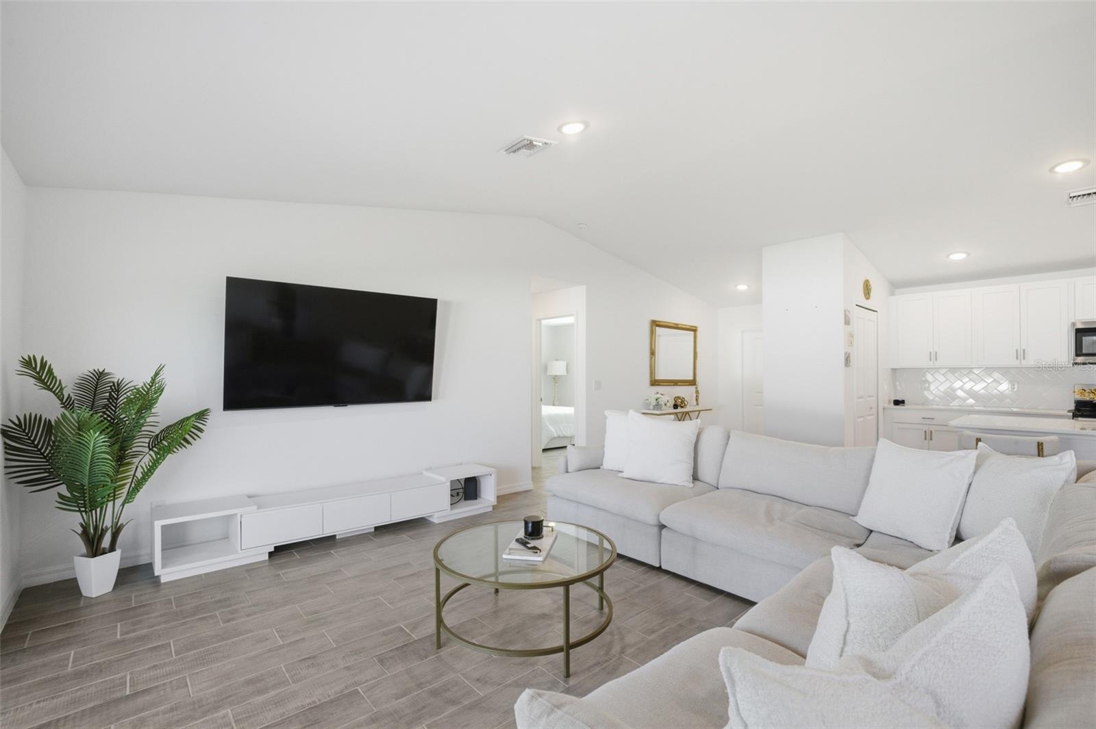 Image 7 of 41 For 1910 27th Place