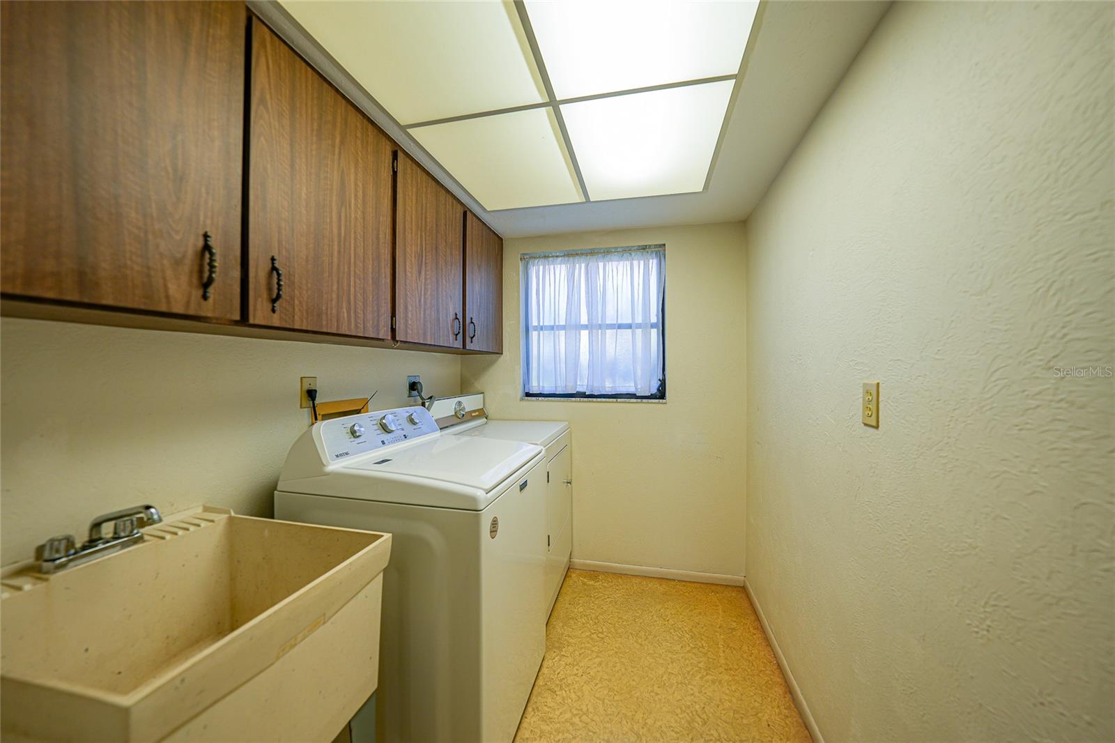 Image 20 of 44 For 1016 Deer Run