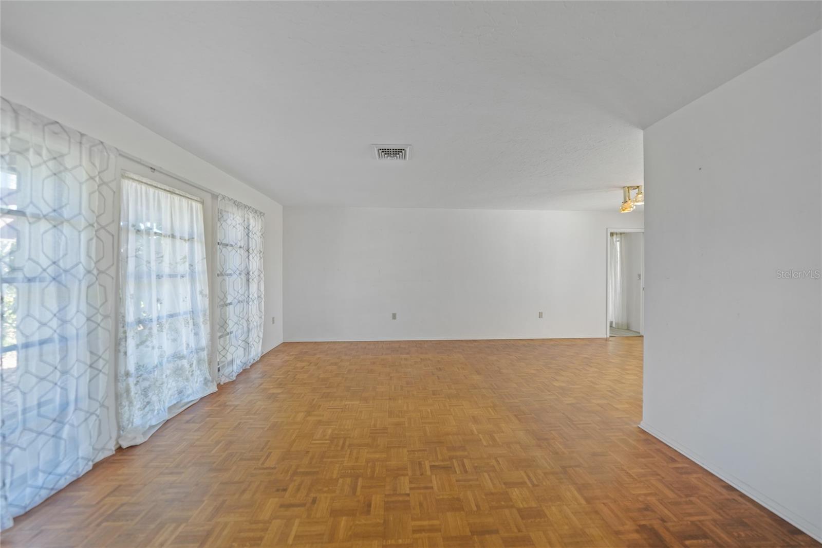 Image 7 of 44 For 1016 Deer Run