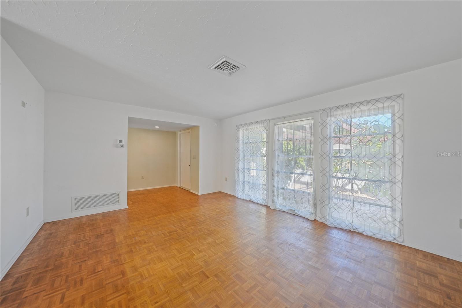 Image 8 of 44 For 1016 Deer Run