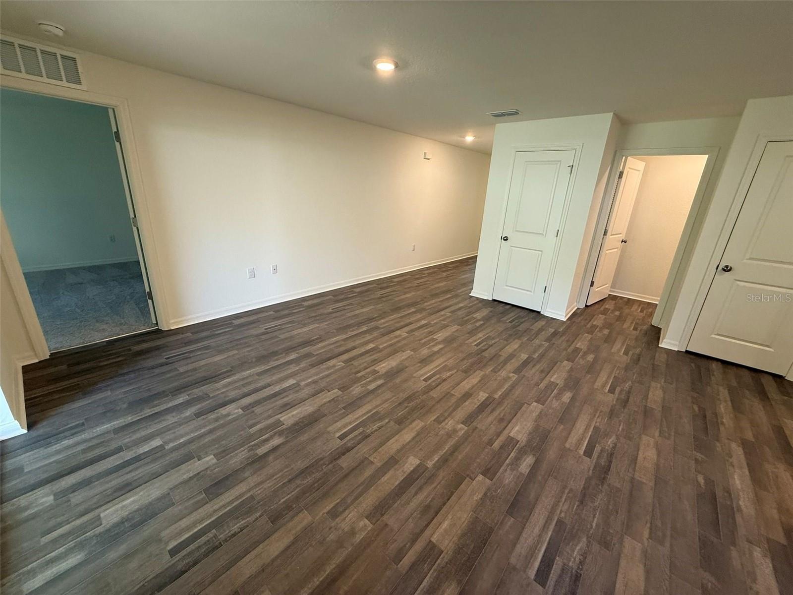 Image 4 of 18 For 3471 Ledgewood Street