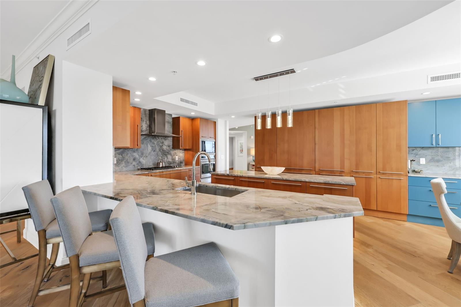 Image 12 of 51 For 13675 Vanderbilt Drive 605