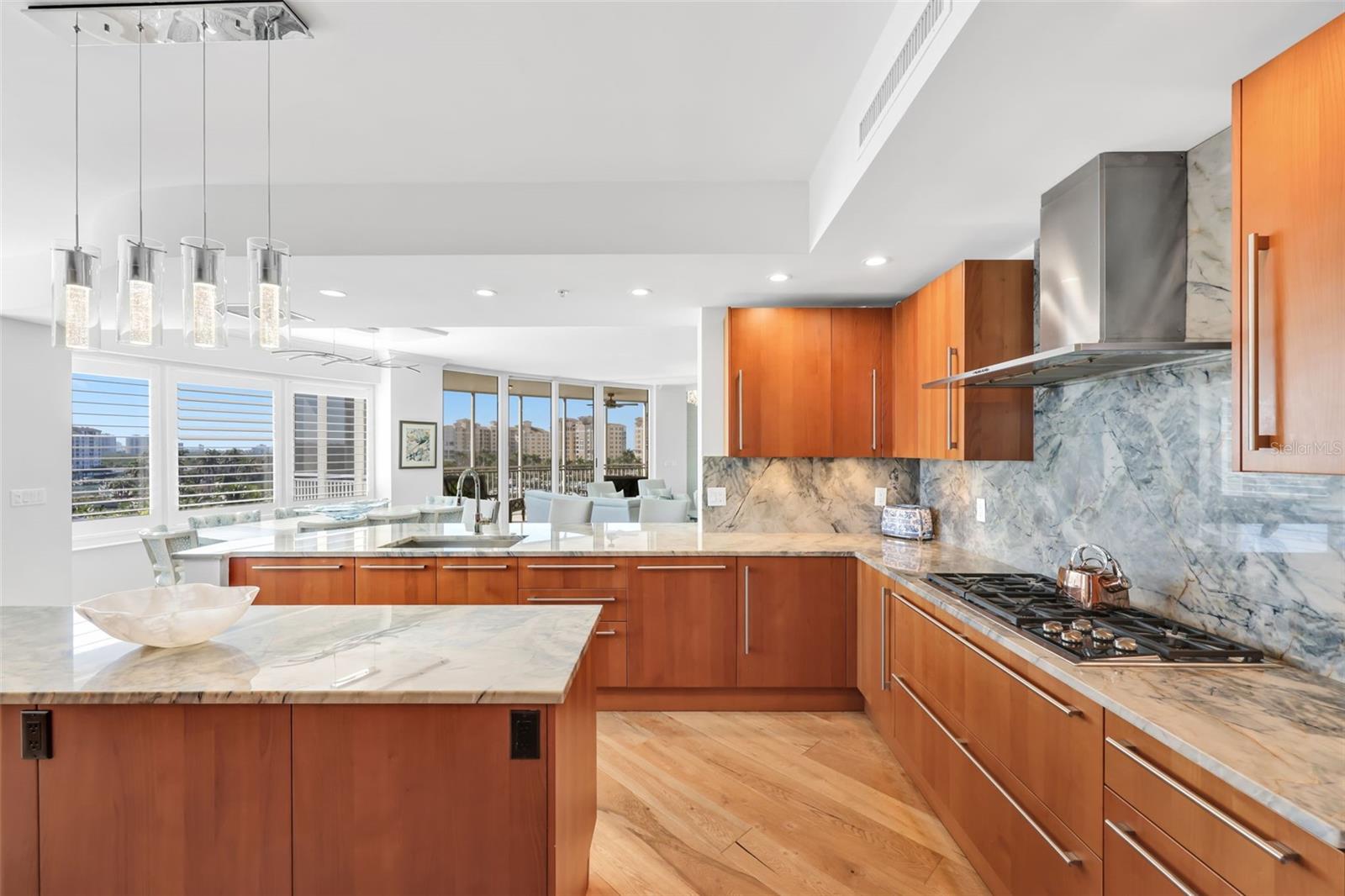 Image 14 of 51 For 13675 Vanderbilt Drive 605