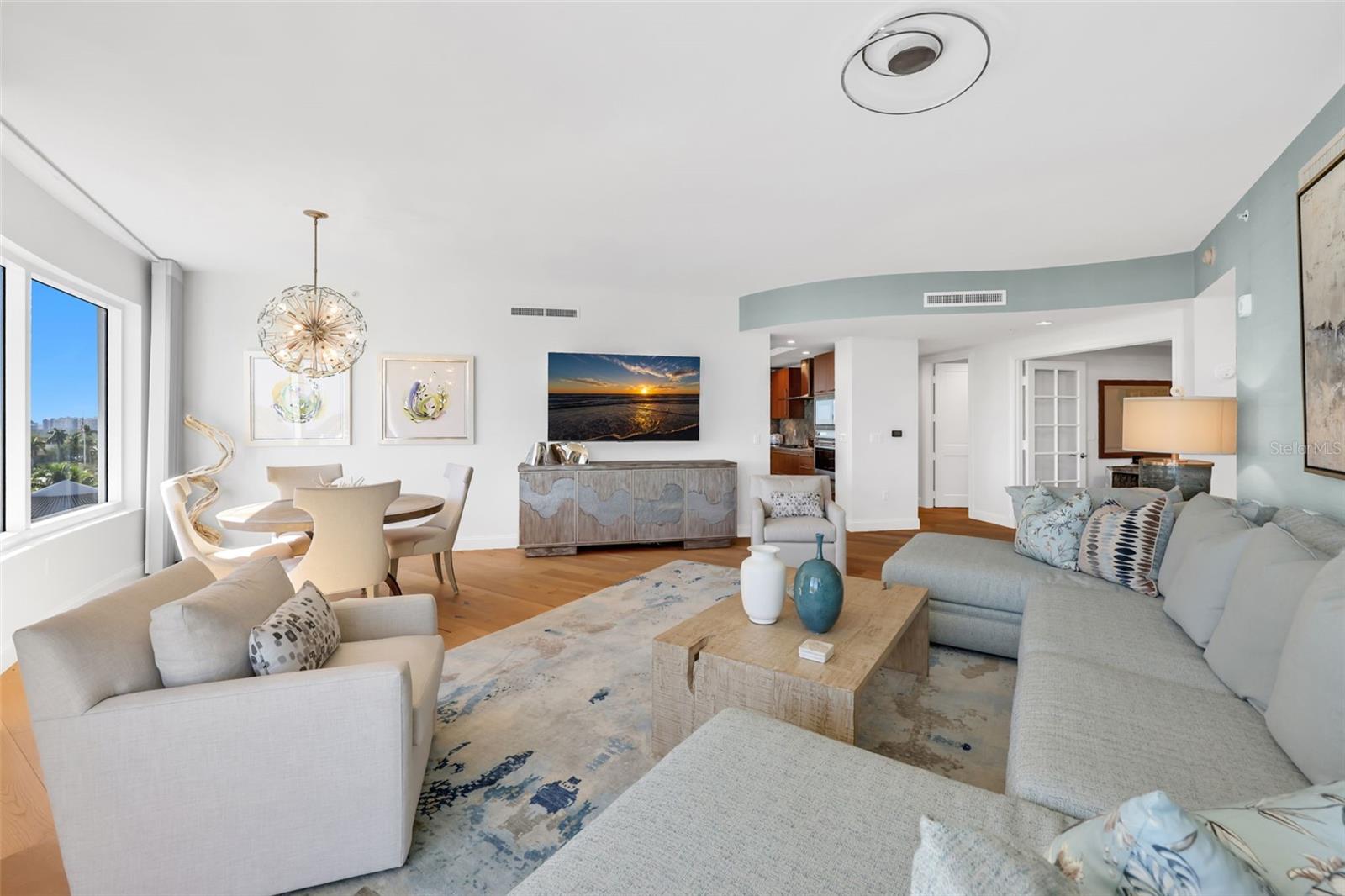 Image 18 of 51 For 13675 Vanderbilt Drive 605