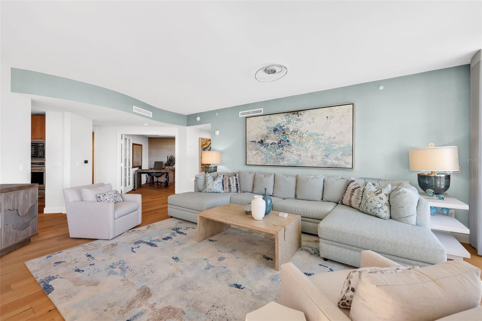 Image 19 of 51 For 13675 Vanderbilt Drive 605