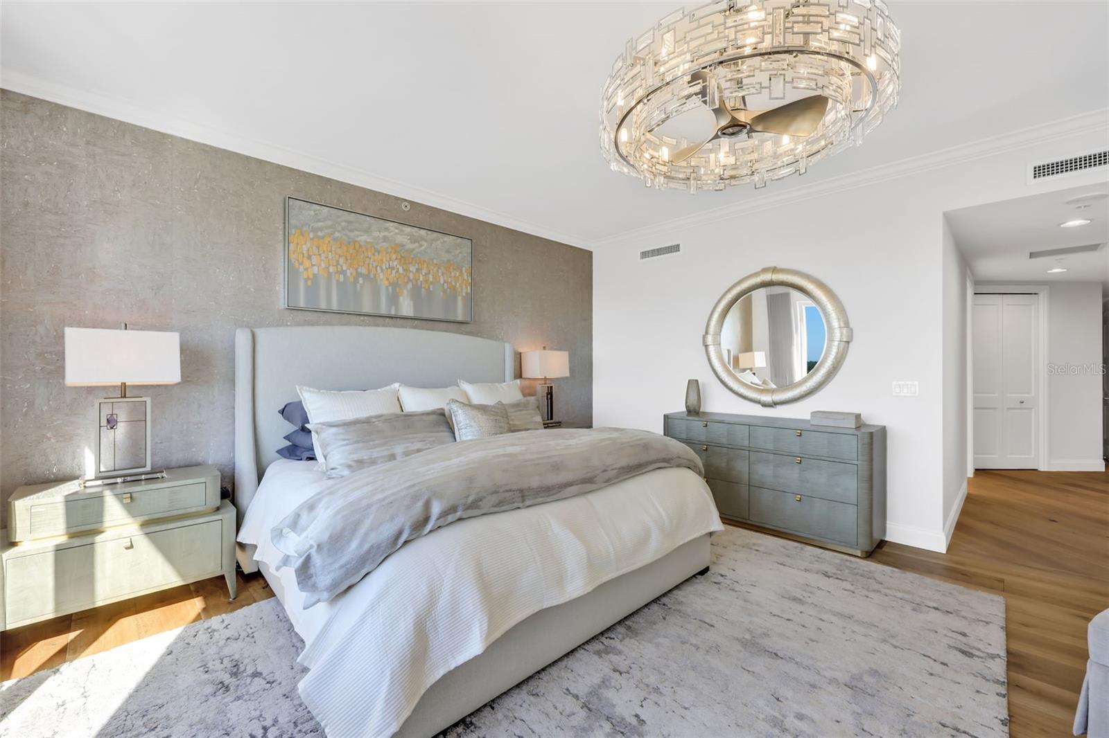 Image 21 of 51 For 13675 Vanderbilt Drive 605