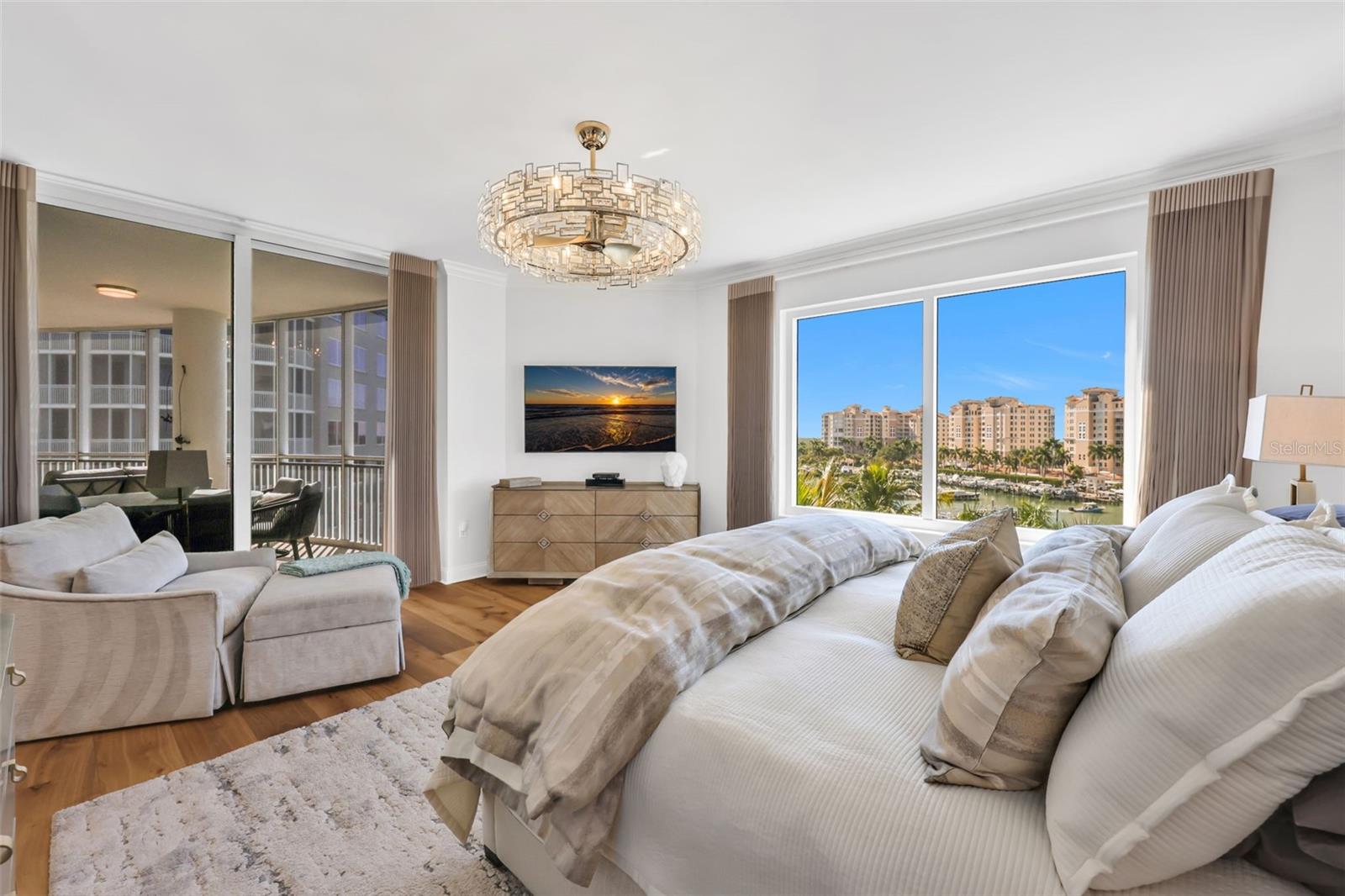 Image 22 of 51 For 13675 Vanderbilt Drive 605