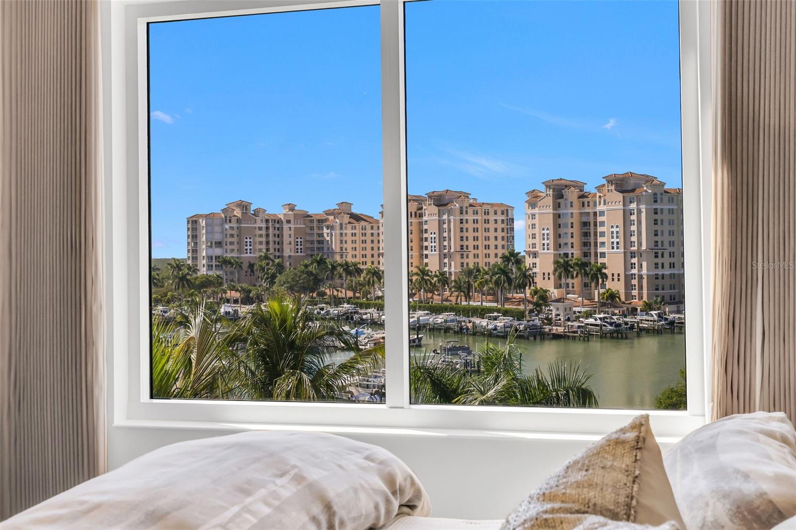 Image 23 of 51 For 13675 Vanderbilt Drive 605