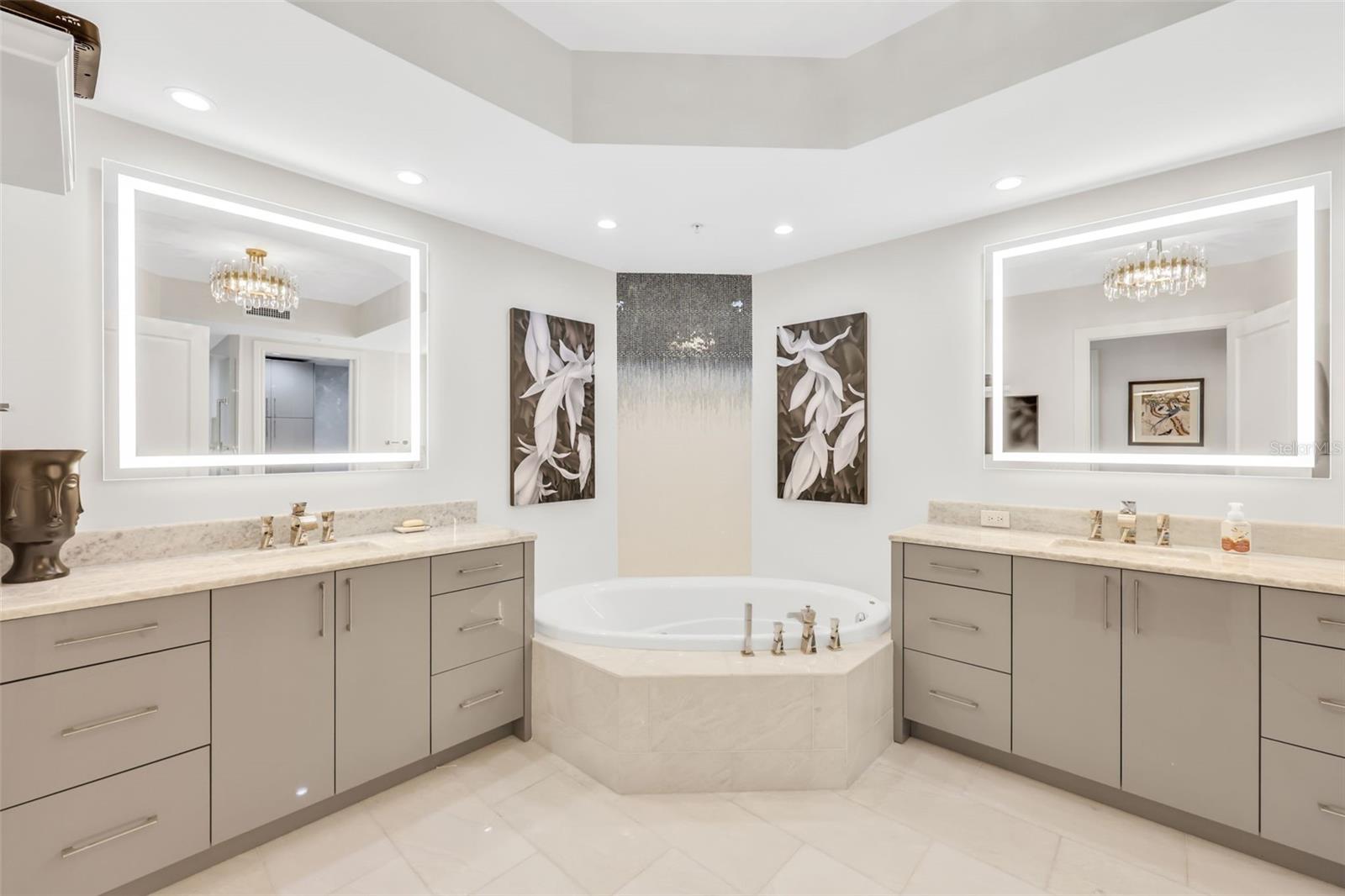 Image 26 of 51 For 13675 Vanderbilt Drive 605