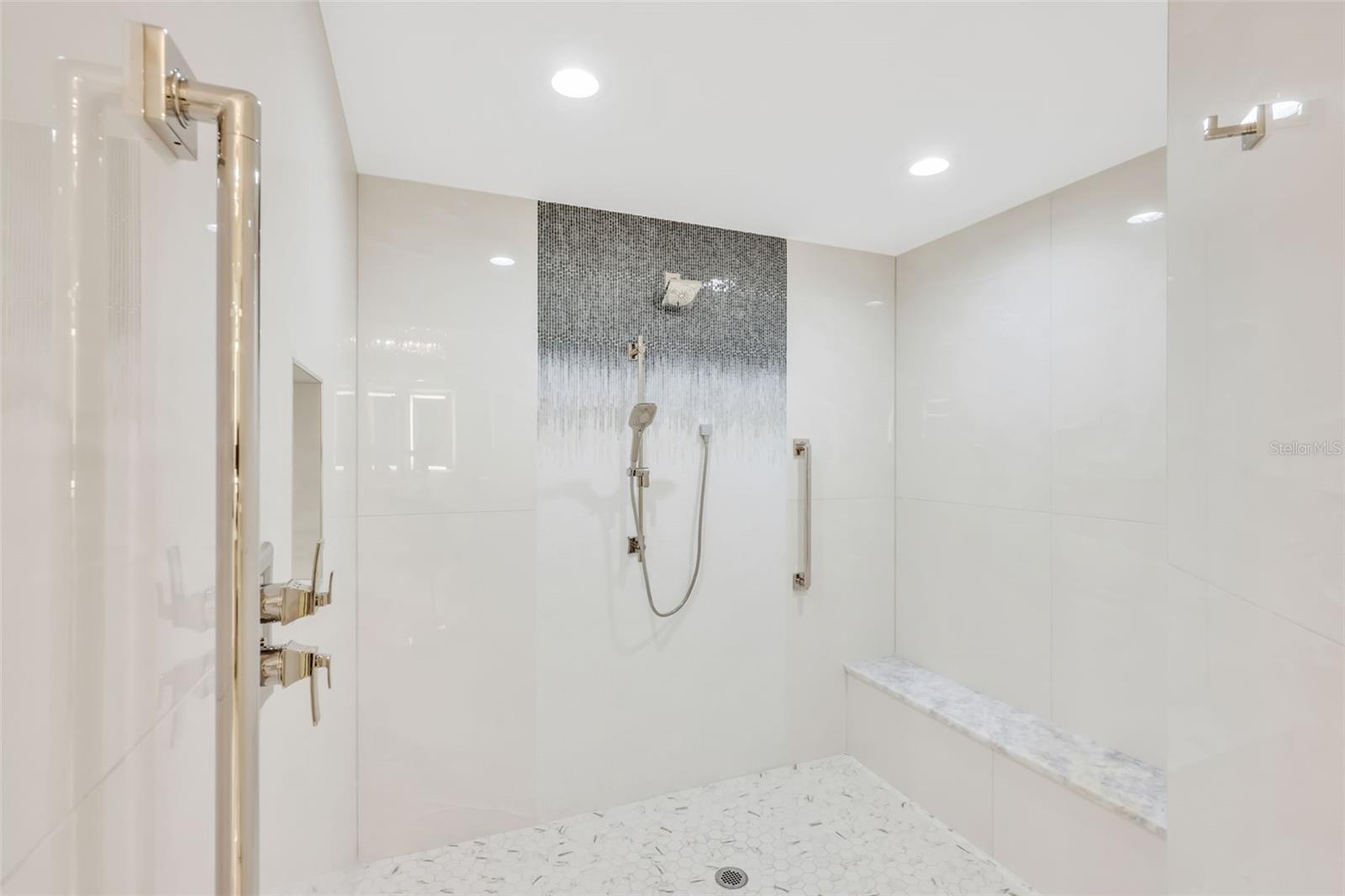 Image 27 of 51 For 13675 Vanderbilt Drive 605