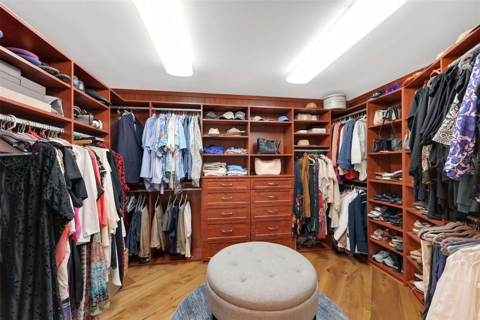 Image 28 of 51 For 13675 Vanderbilt Drive 605