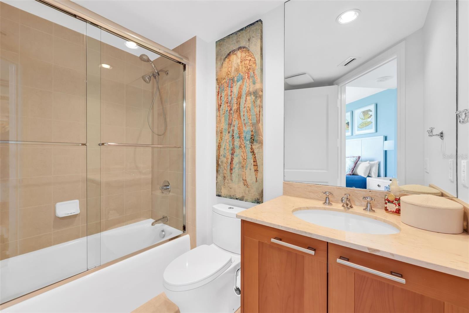 Image 36 of 51 For 13675 Vanderbilt Drive 605