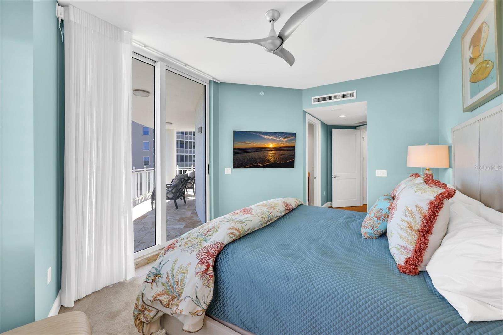 Image 38 of 51 For 13675 Vanderbilt Drive 605