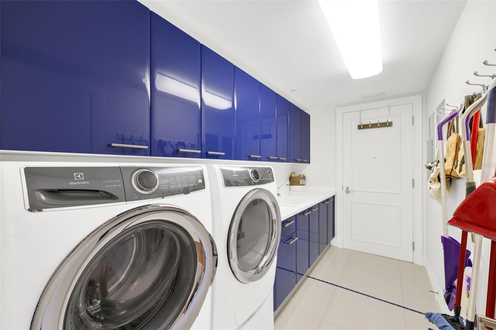 Image 45 of 51 For 13675 Vanderbilt Drive 605