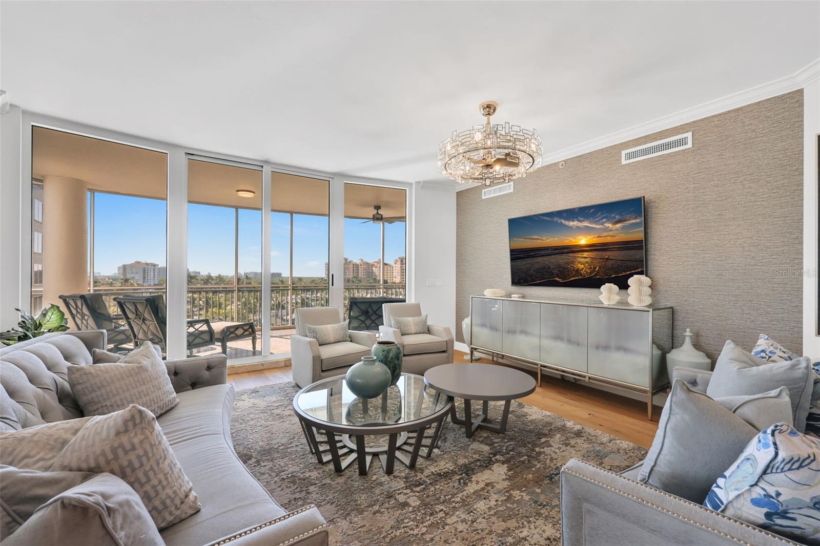 Image 6 of 51 For 13675 Vanderbilt Drive 605