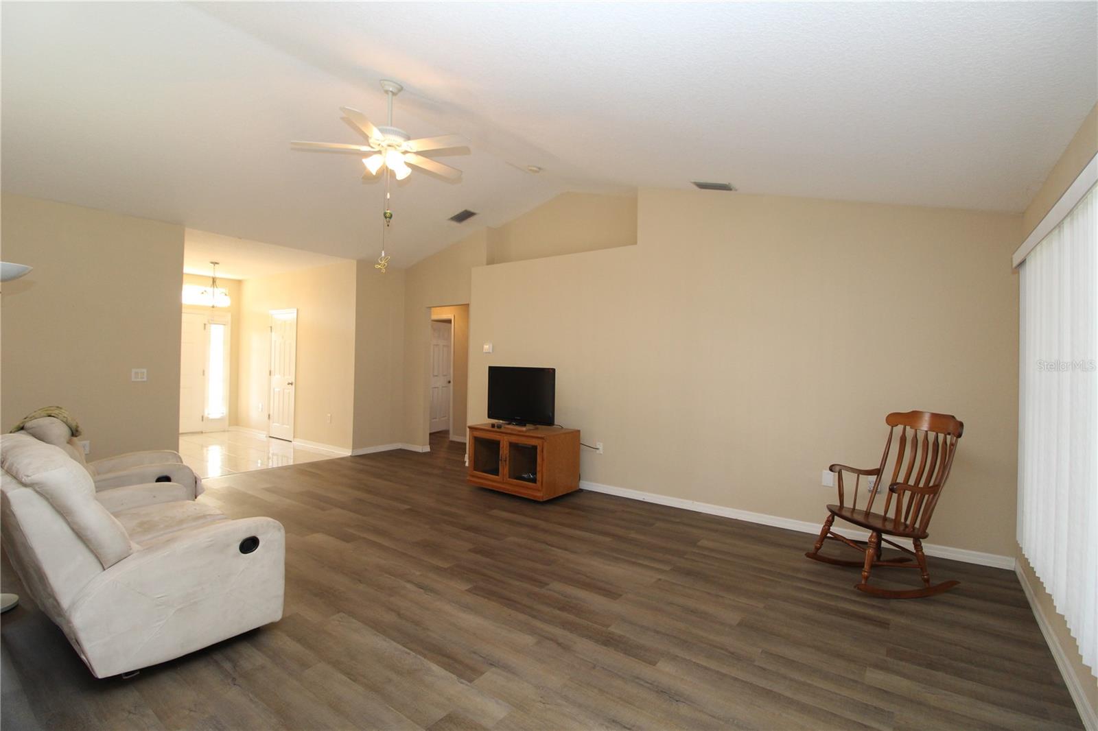 Image 18 of 61 For 7432 Perennial Road