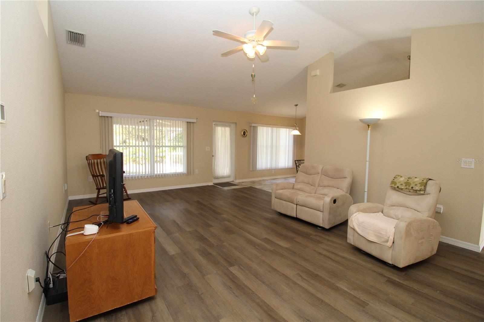 Image 49 of 61 For 7432 Perennial Road