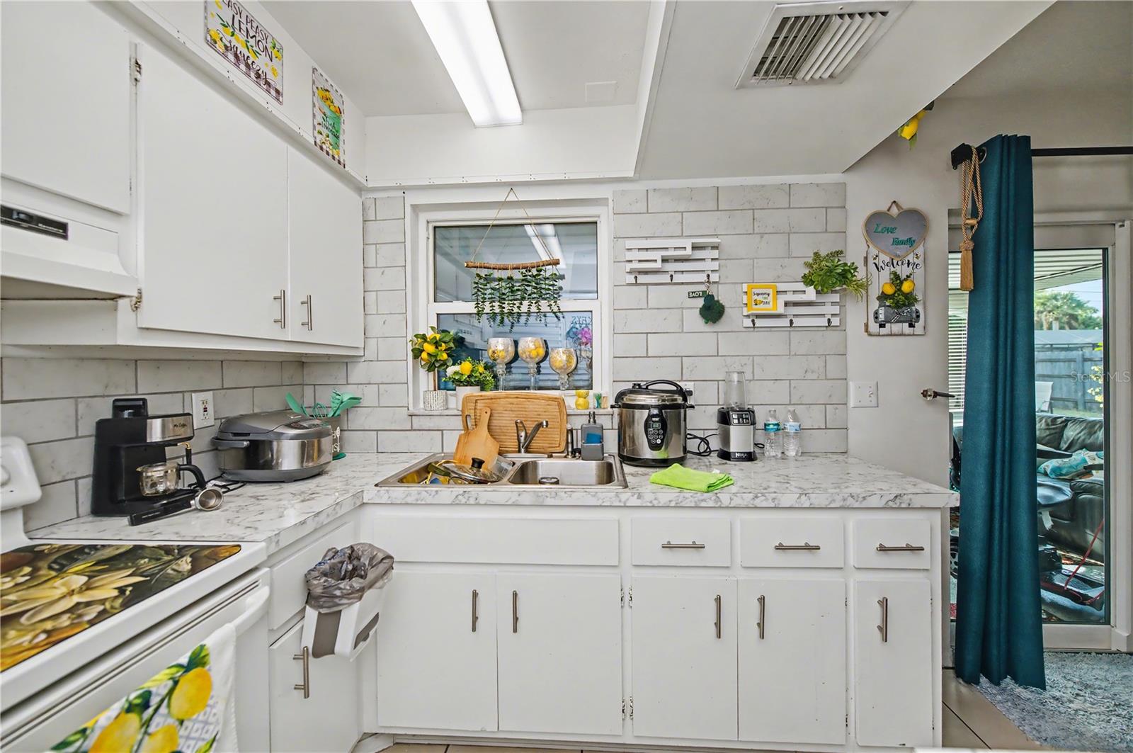 Image 11 of 47 For 4025 Yucatan Circle