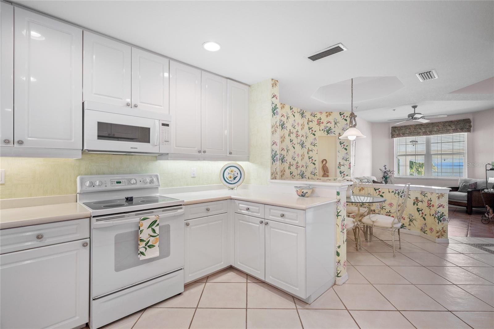 Image 19 of 72 For 242 Hidden Bay Drive 603