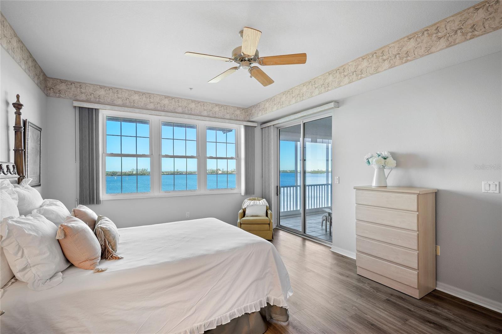 Image 33 of 72 For 242 Hidden Bay Drive 603