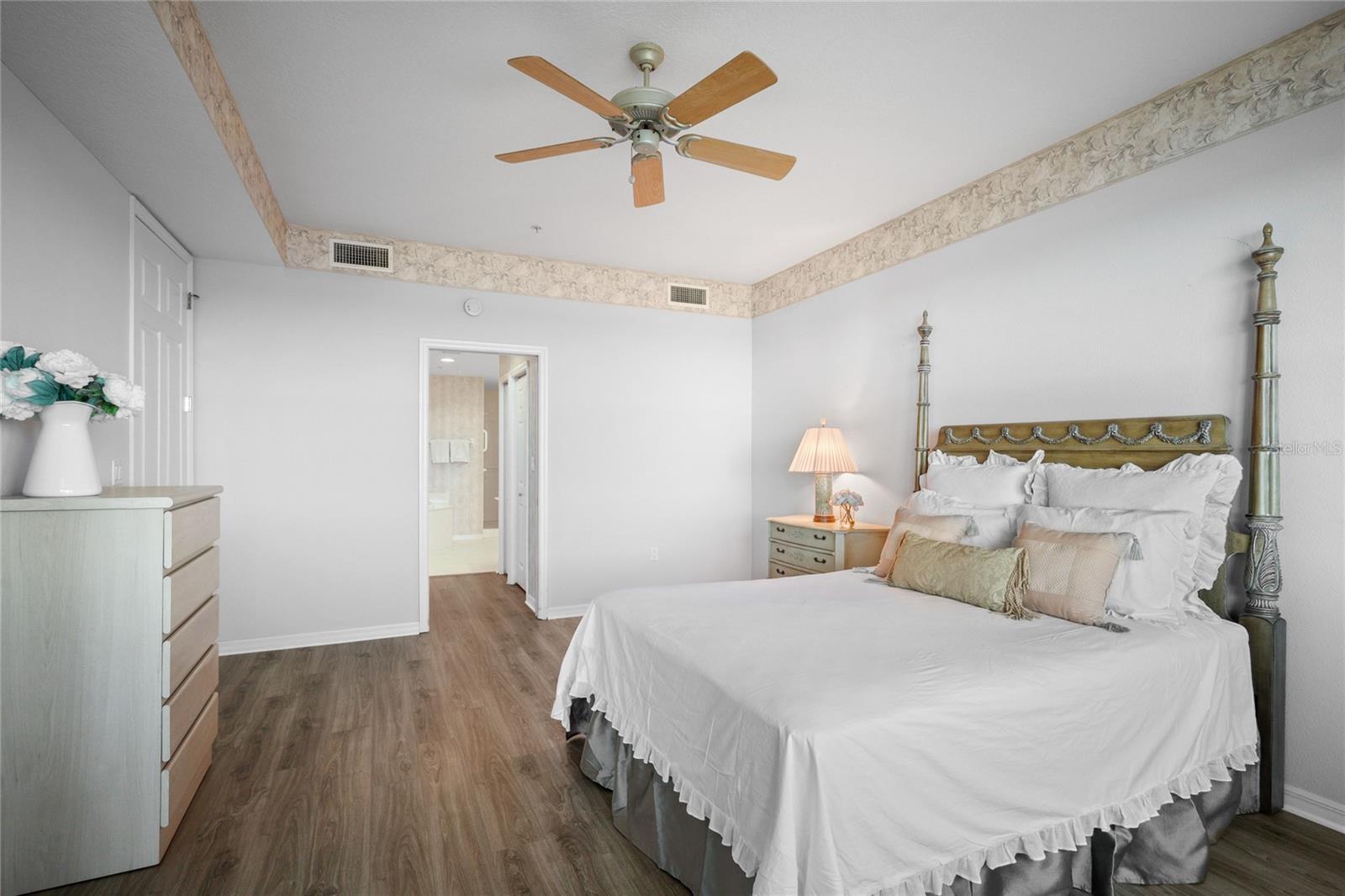 Image 35 of 72 For 242 Hidden Bay Drive 603