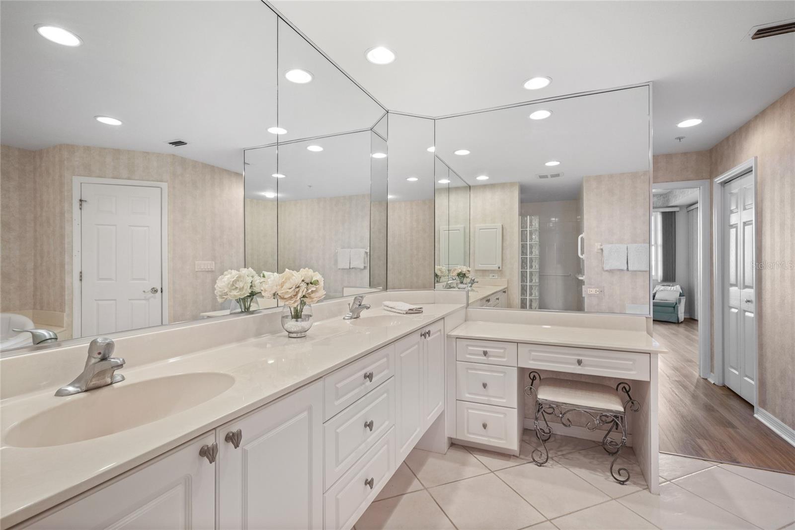 Image 38 of 72 For 242 Hidden Bay Drive 603