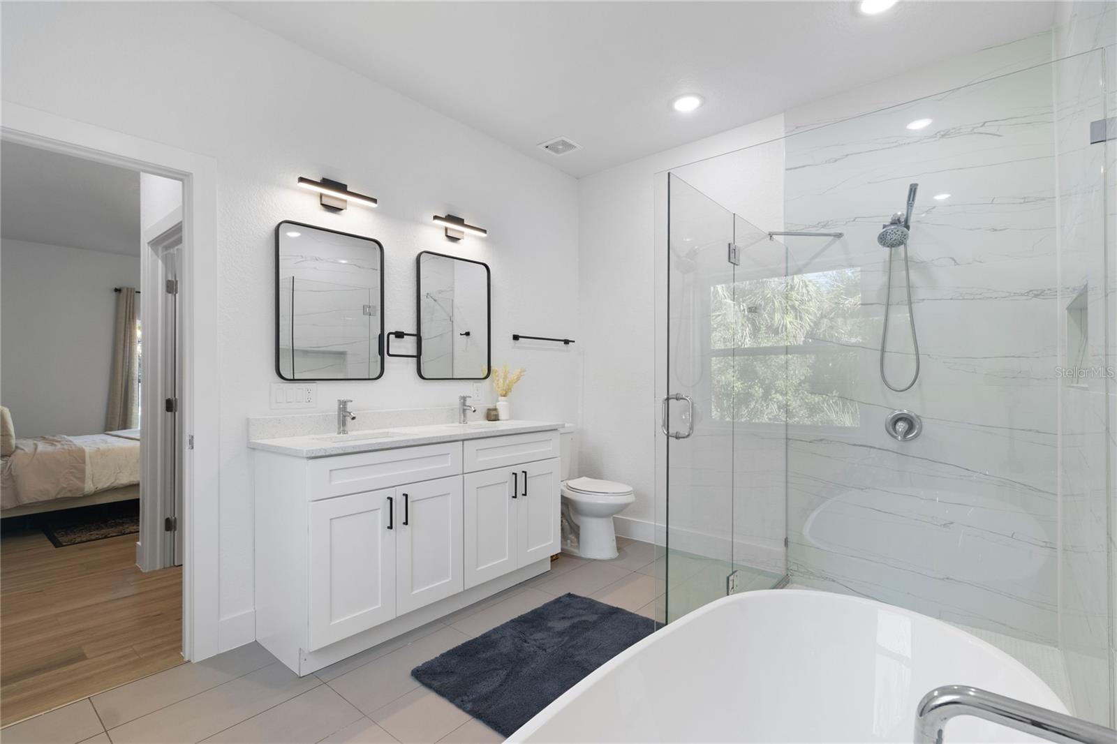 Listing photo id 9 for 19218 Brandon Avenue