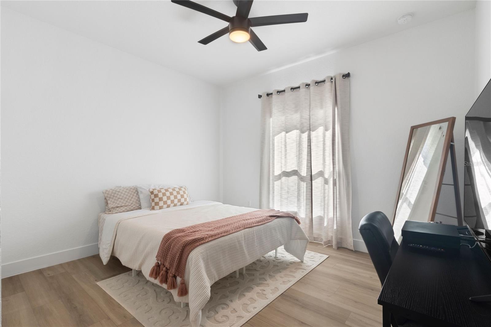 Listing photo id 10 for 19218 Brandon Avenue