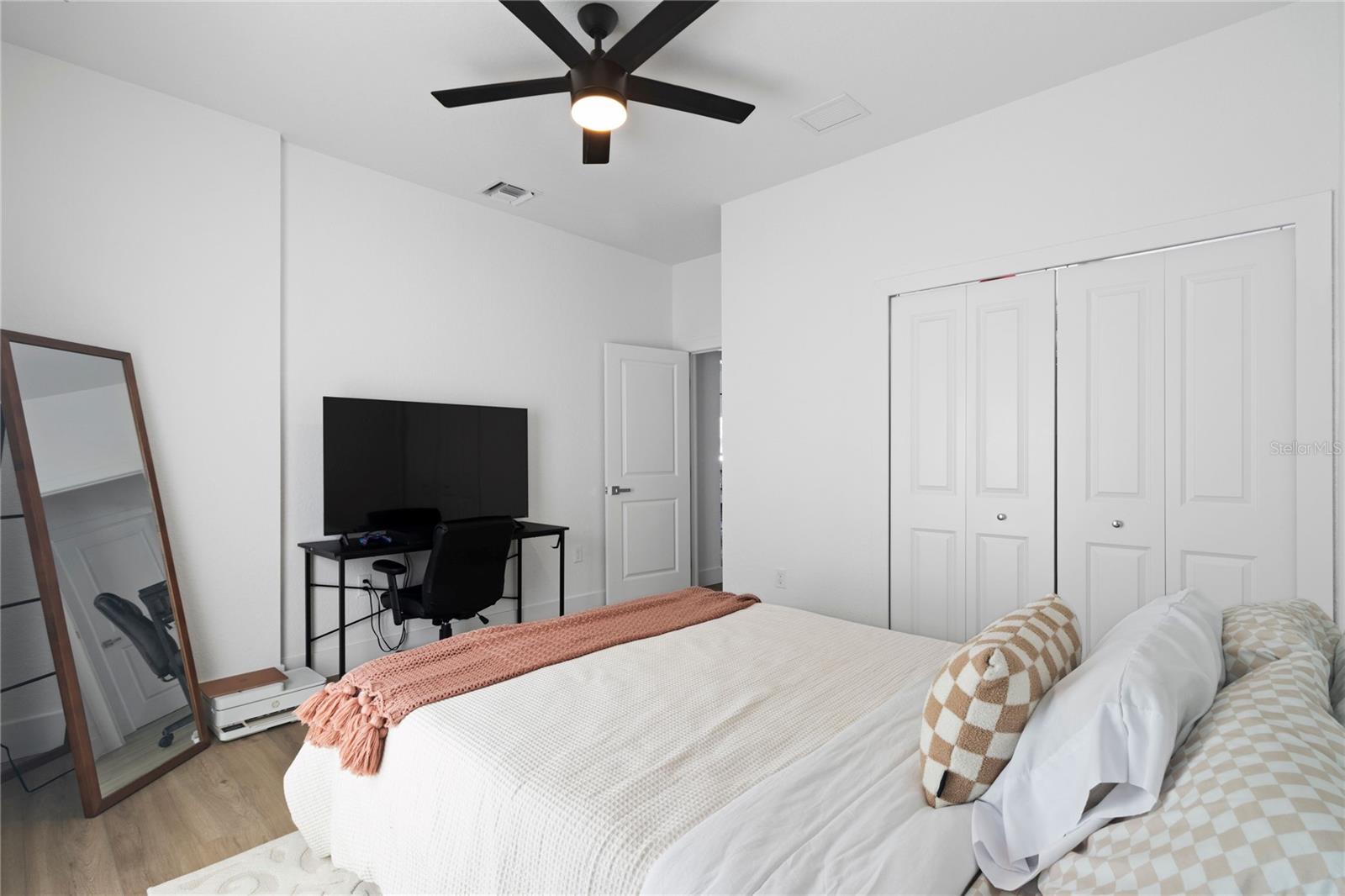 Listing photo id 11 for 19218 Brandon Avenue