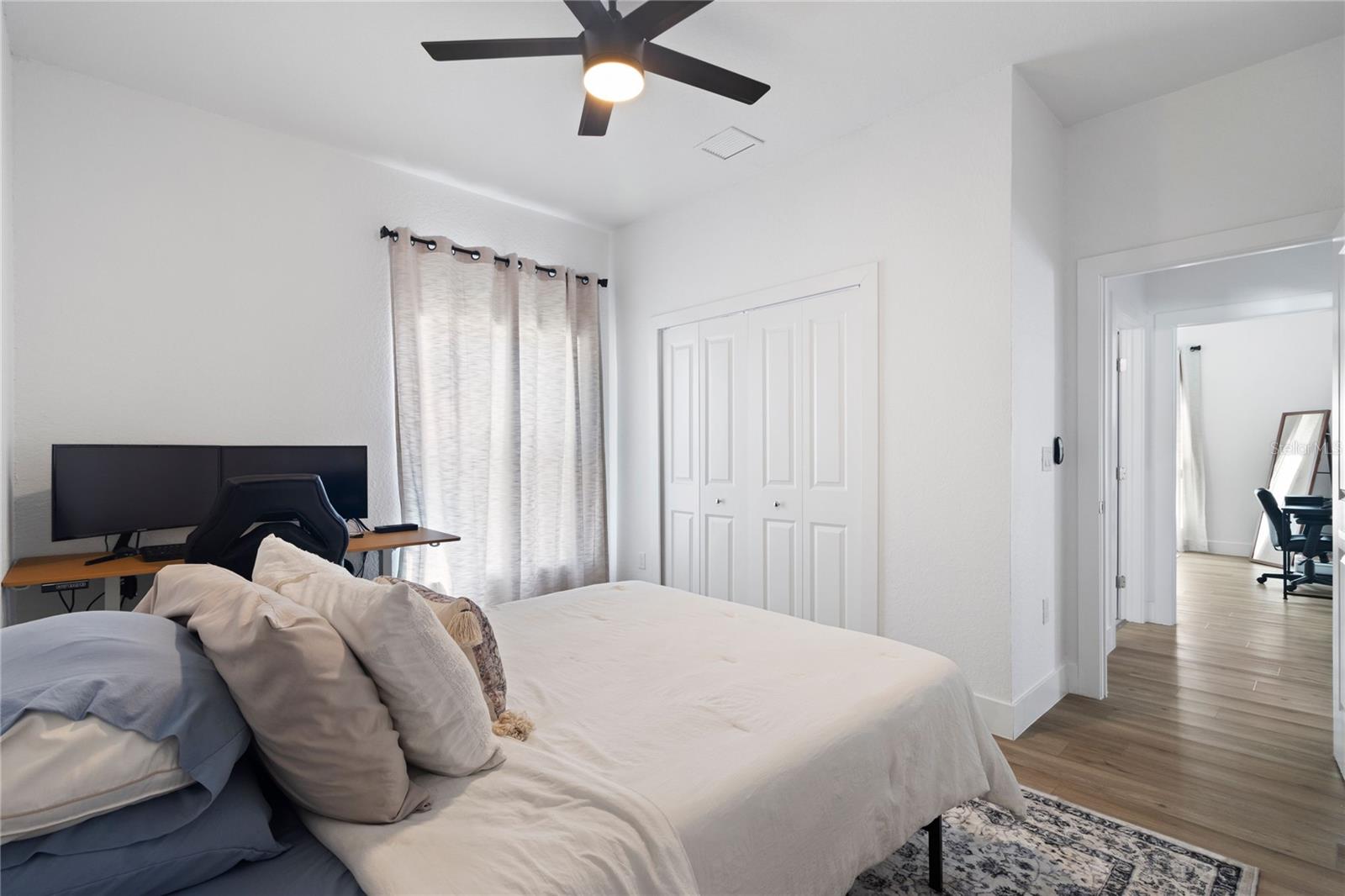 Listing photo id 12 for 19218 Brandon Avenue