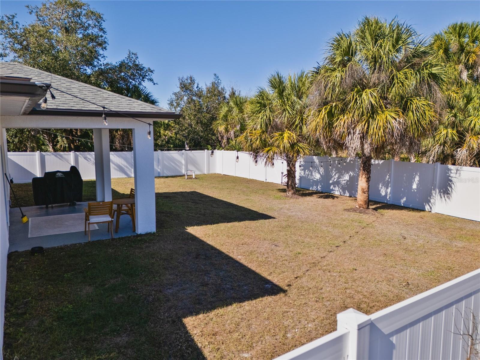 Listing photo id 15 for 19218 Brandon Avenue