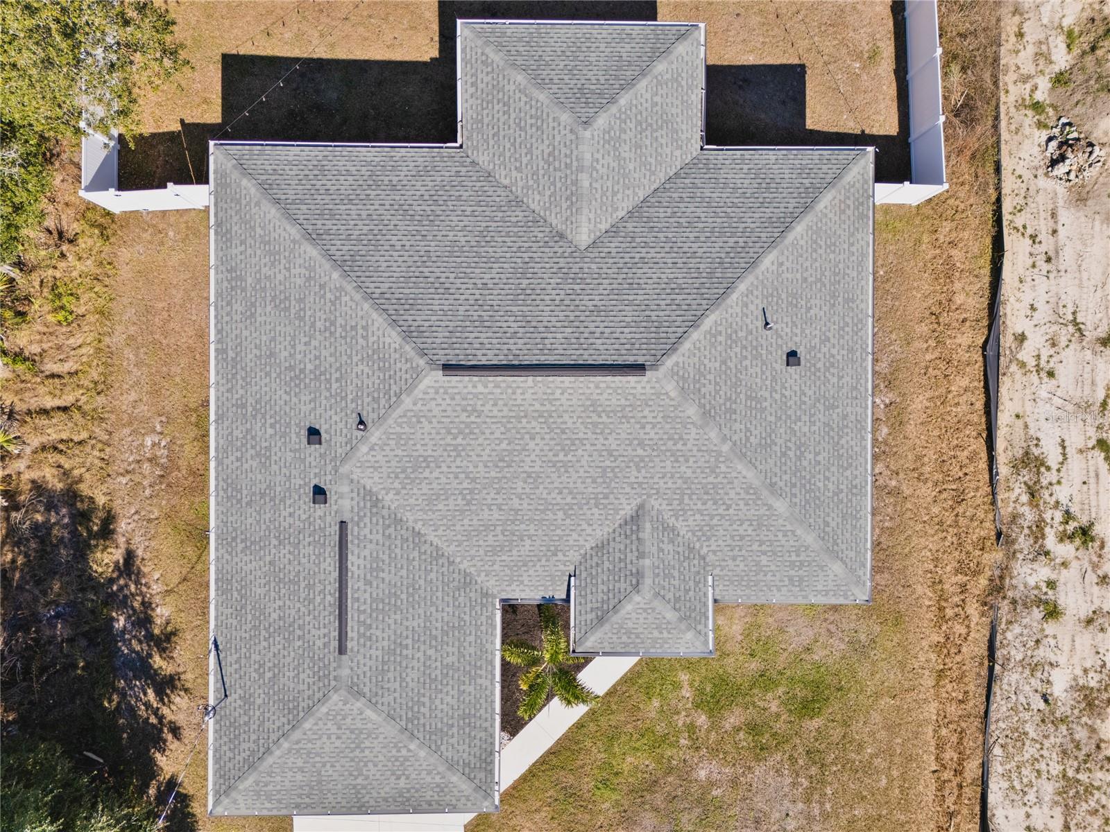 Listing photo id 16 for 19218 Brandon Avenue