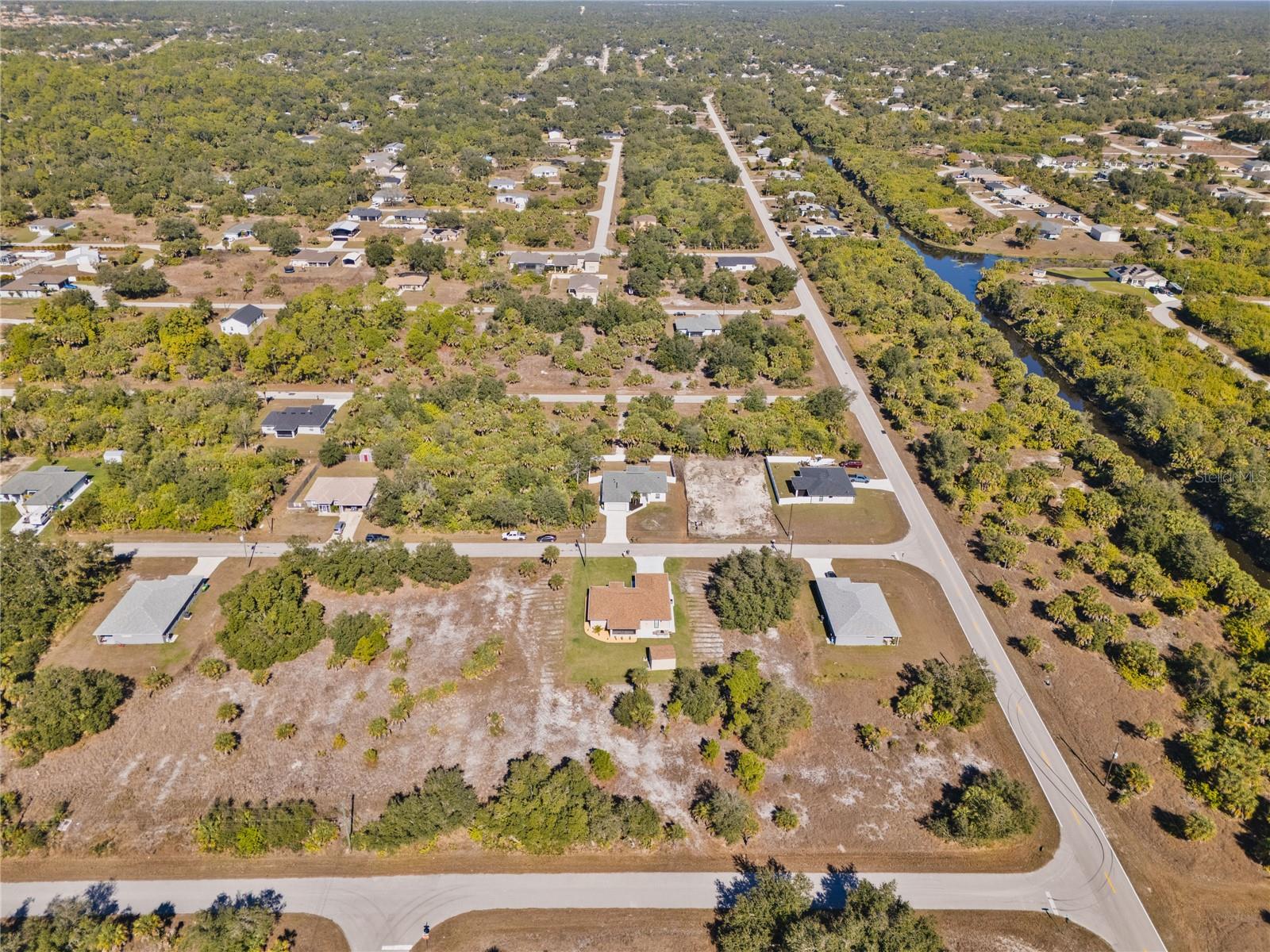 Listing photo id 19 for 19218 Brandon Avenue