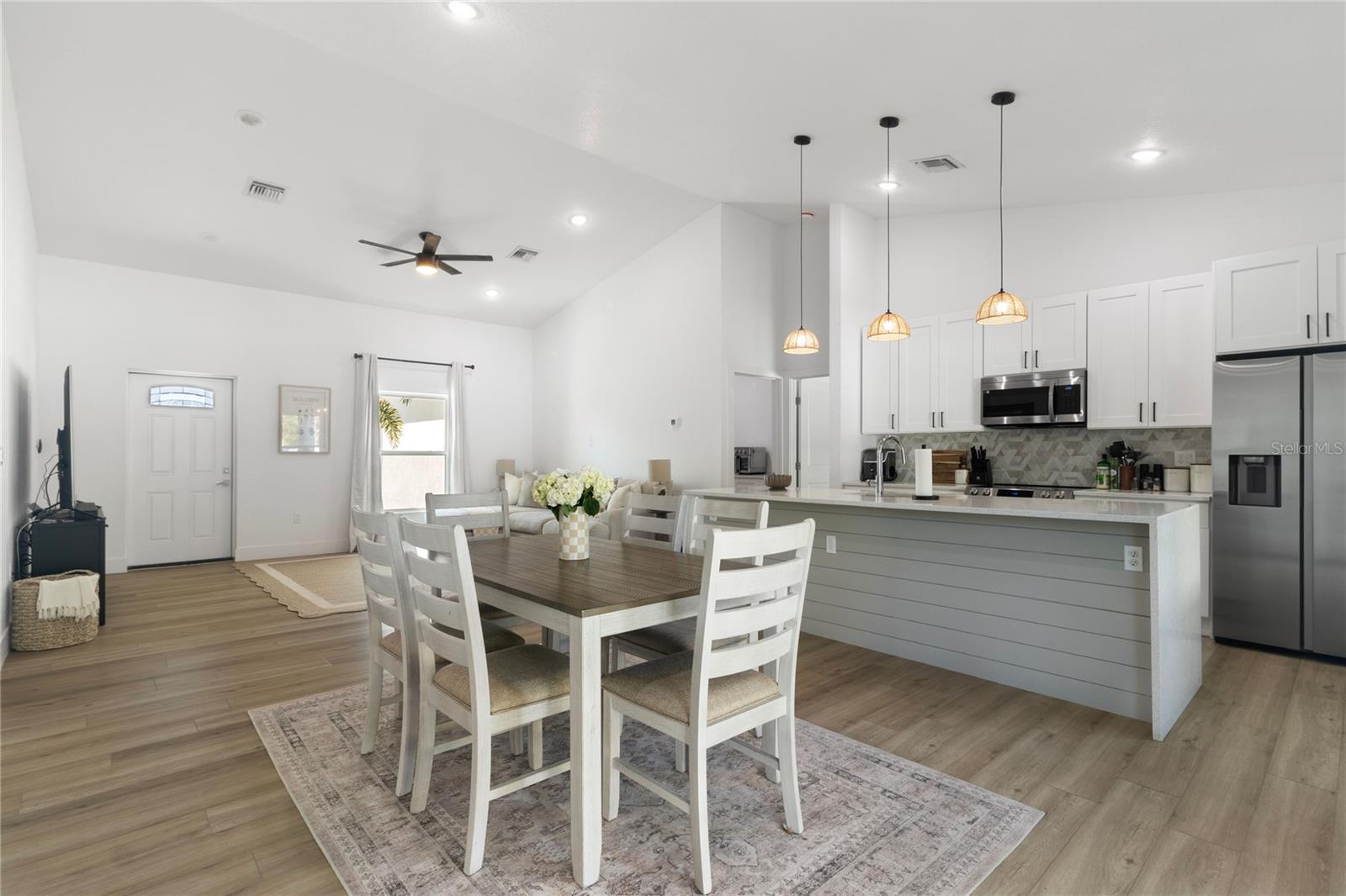 Listing photo id 4 for 19218 Brandon Avenue