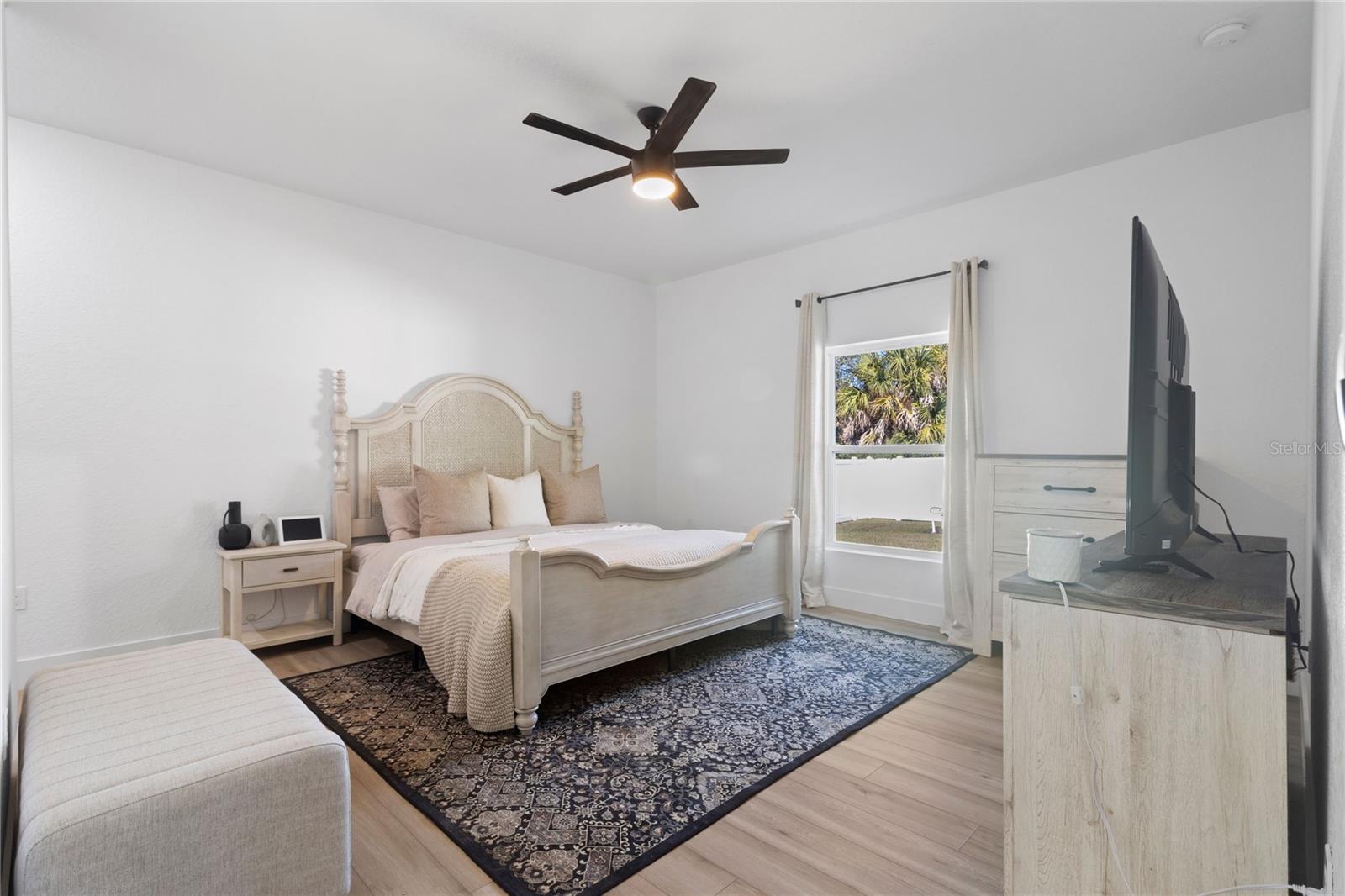 Listing photo id 6 for 19218 Brandon Avenue