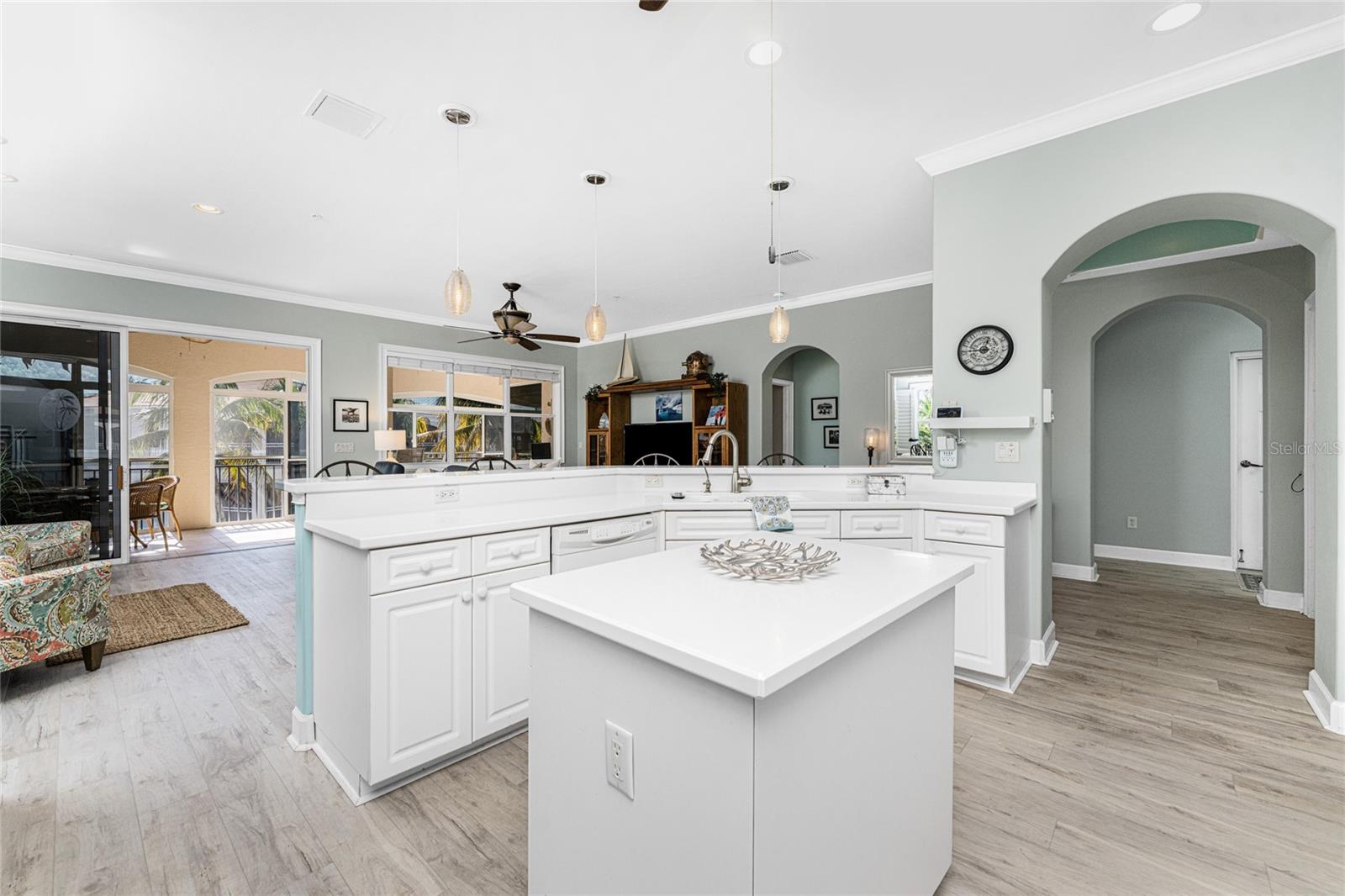 Image 18 of 75 For 3464 Sunset Key Circle 103