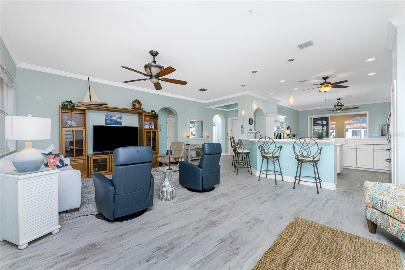 Image 23 of 75 For 3464 Sunset Key Circle 103