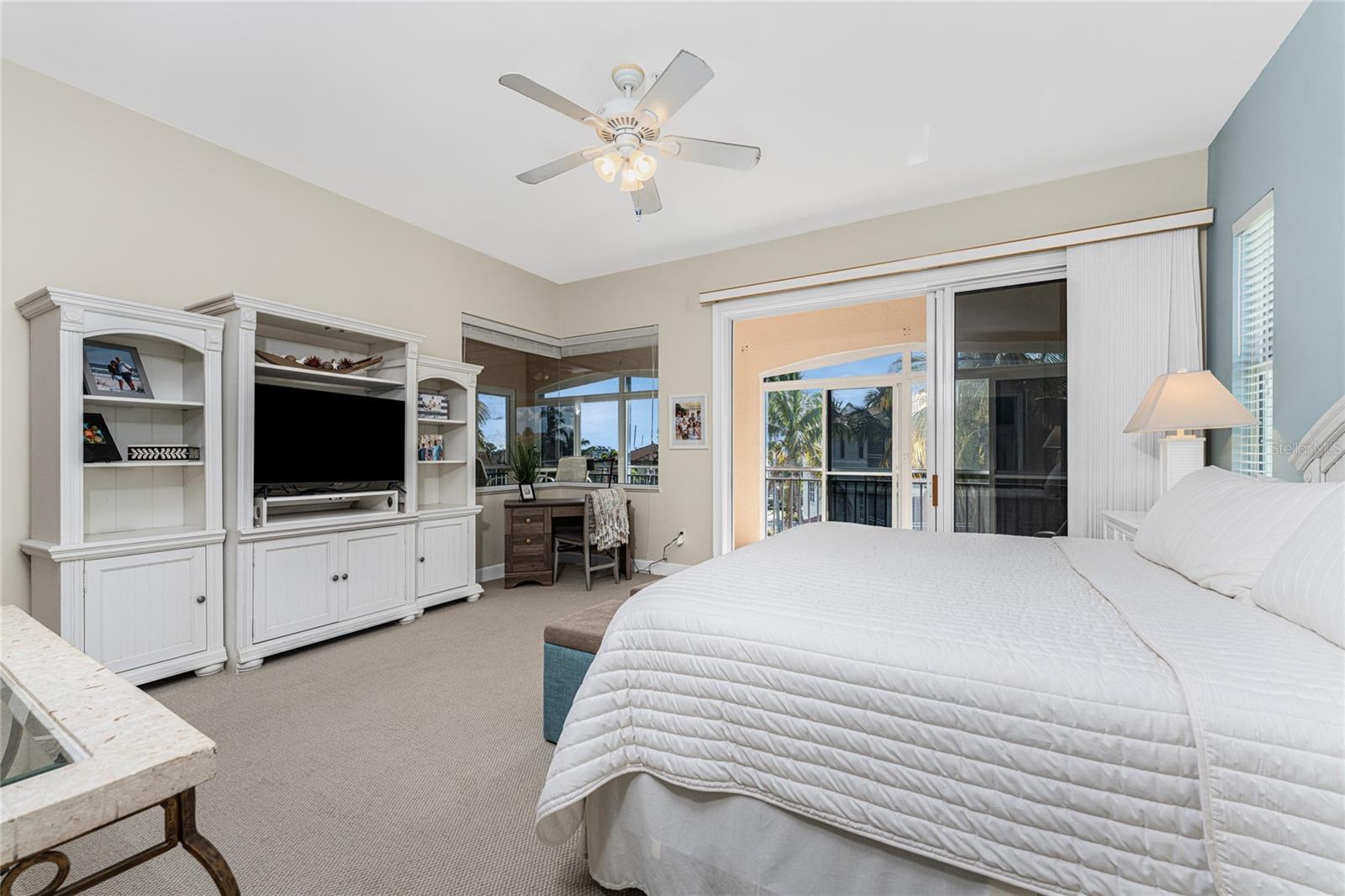 Image 32 of 75 For 3464 Sunset Key Circle 103