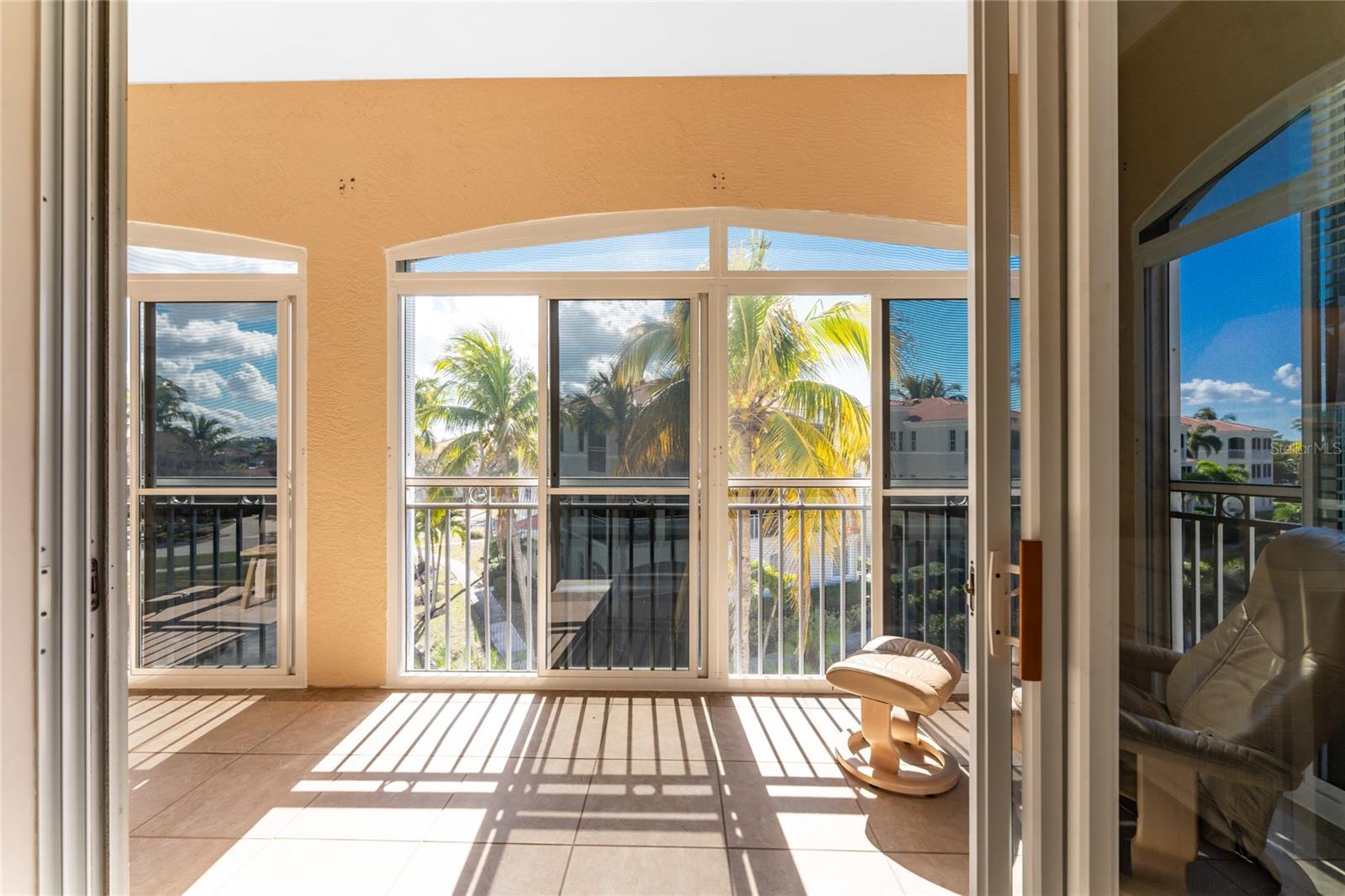 Image 35 of 75 For 3464 Sunset Key Circle 103