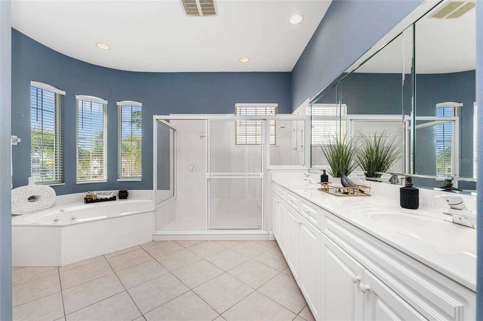 Image 38 of 75 For 3464 Sunset Key Circle 103