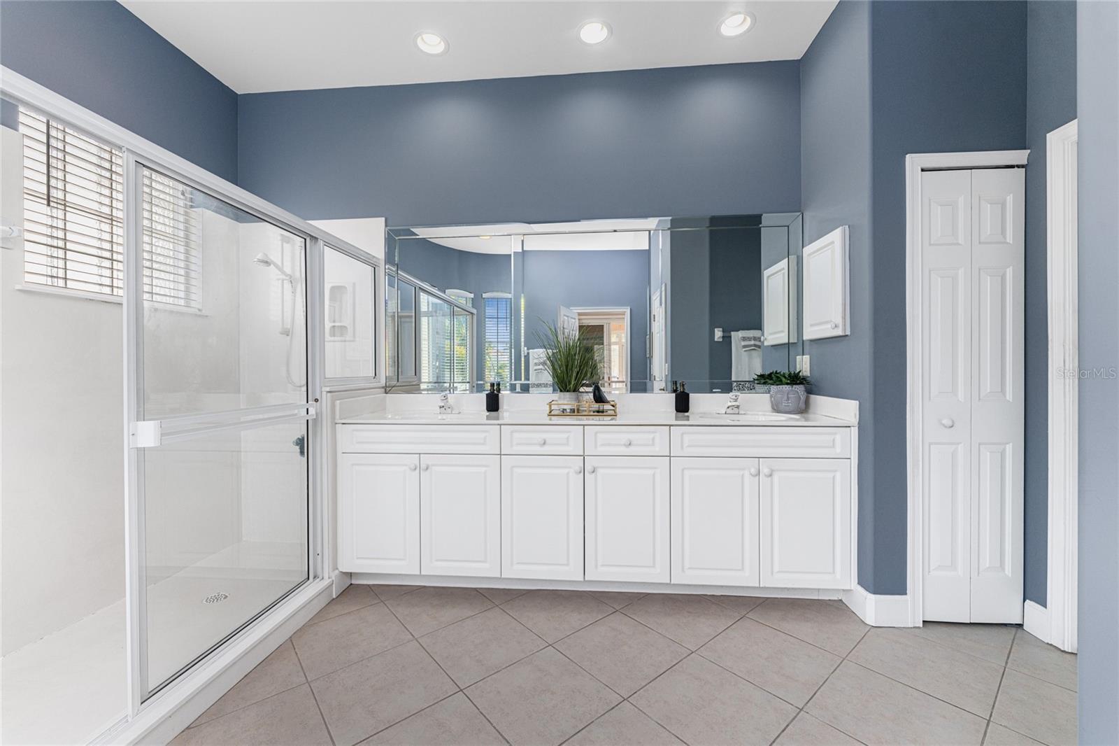 Image 40 of 75 For 3464 Sunset Key Circle 103