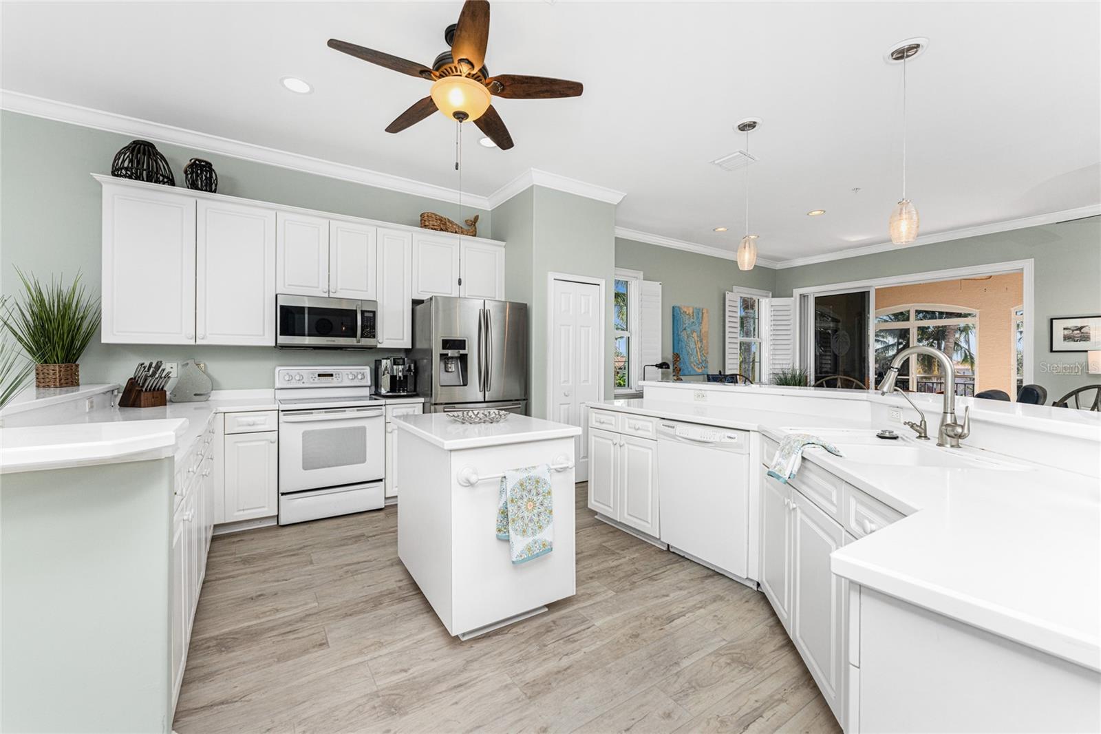 Image 5 of 75 For 3464 Sunset Key Circle 103