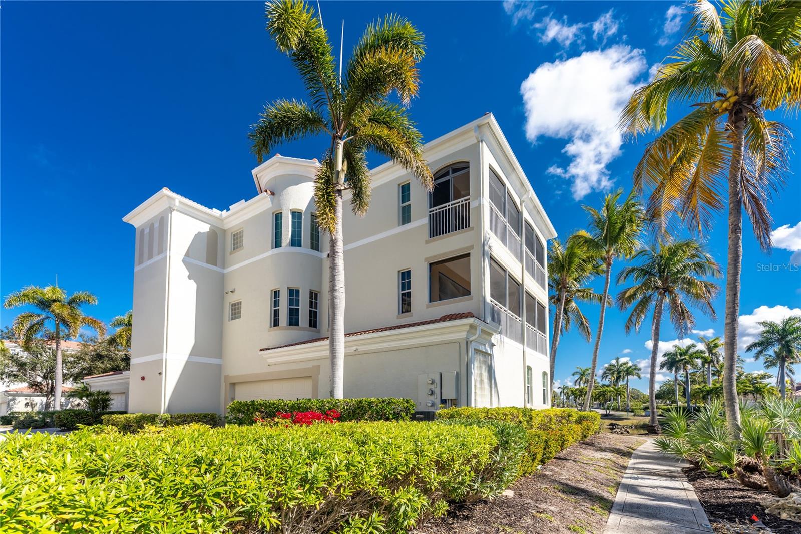 Image 52 of 75 For 3464 Sunset Key Circle 103