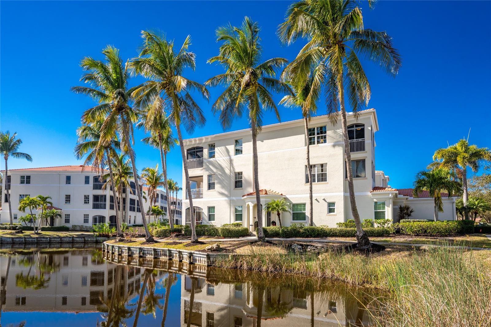 Image 54 of 75 For 3464 Sunset Key Circle 103