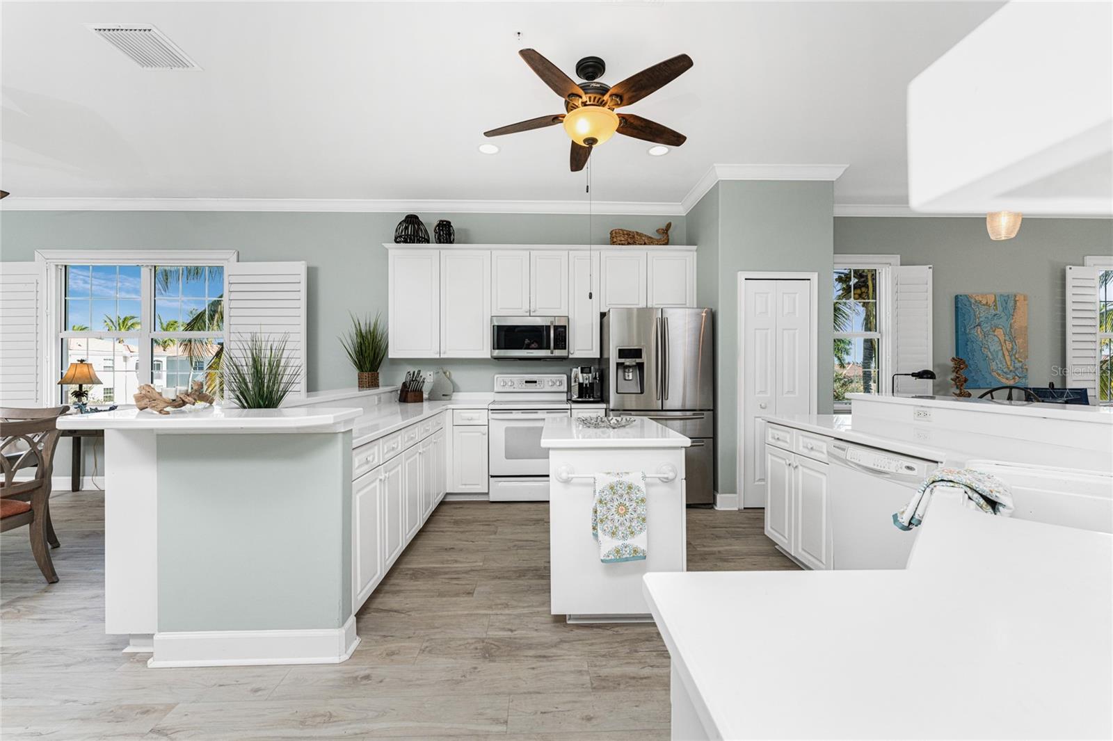 Image 6 of 75 For 3464 Sunset Key Circle 103