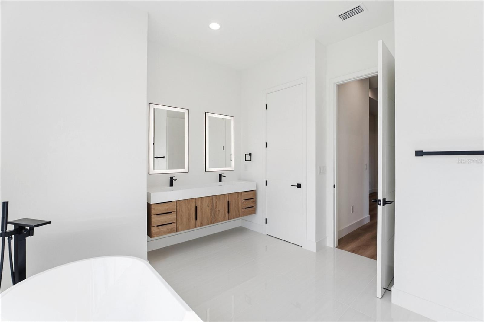 Image 23 of 50 For 13192 Windcrest Drive