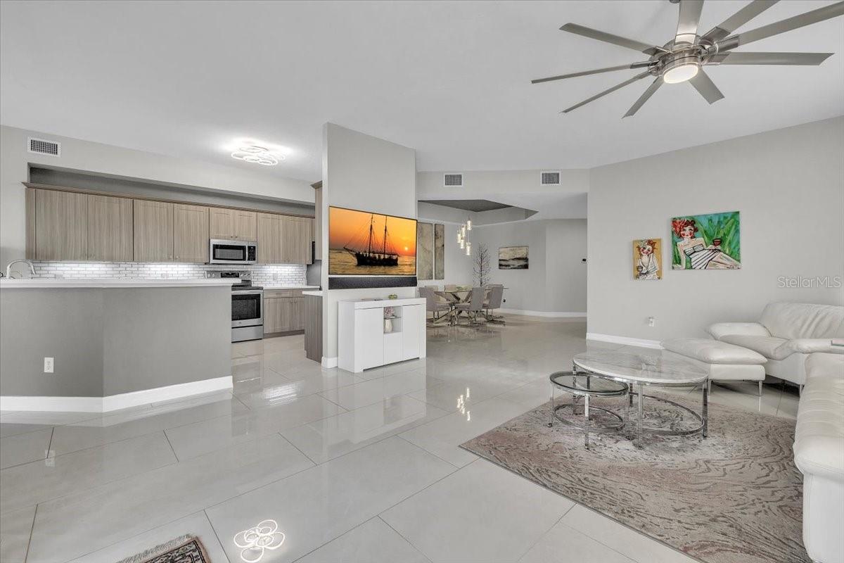 Image 10 of 76 For 129 Breakers Court 121